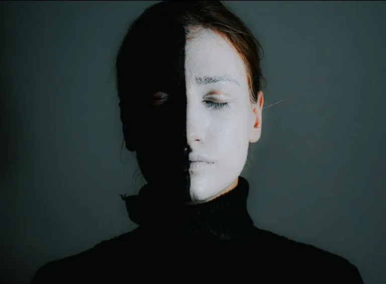 Seres de luz… y sombra: integrar nuestra totalidad